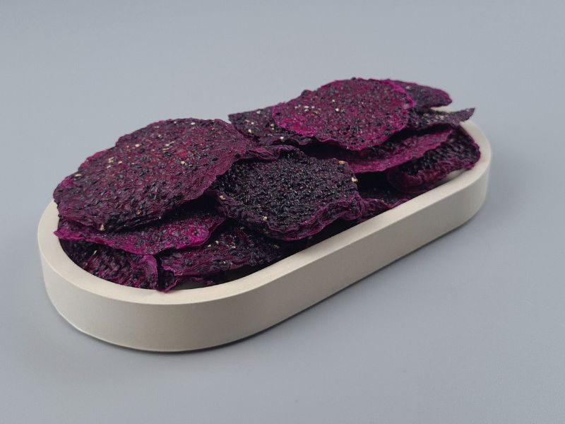 Drachenfrucht (Dragonfruit, Pitahaya), rot, natur, getrocknet
