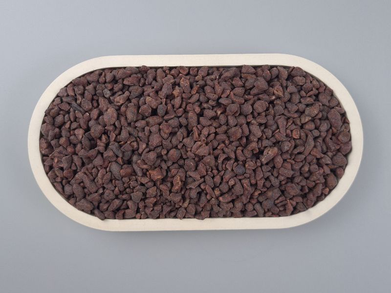 Kakao Nibs mit Yaconsirup - in der Schale von oben